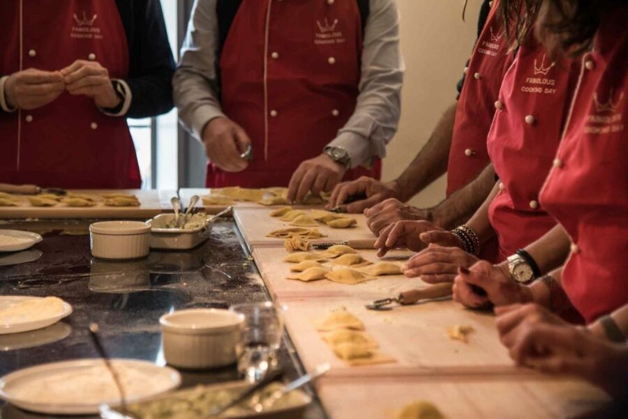 4-Course Cooking Experience in Florence - Wine, water, and the social side
