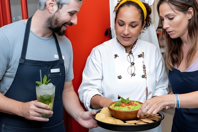 4h Cooking Class in Cancun with 8 Recipes & Bottomless Drinks - A small group makes the cooking personal