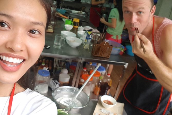 5 Traditional Dishes Hanoi Cooking Class with Market Trip - Making five Vietnamese dishes in one session
