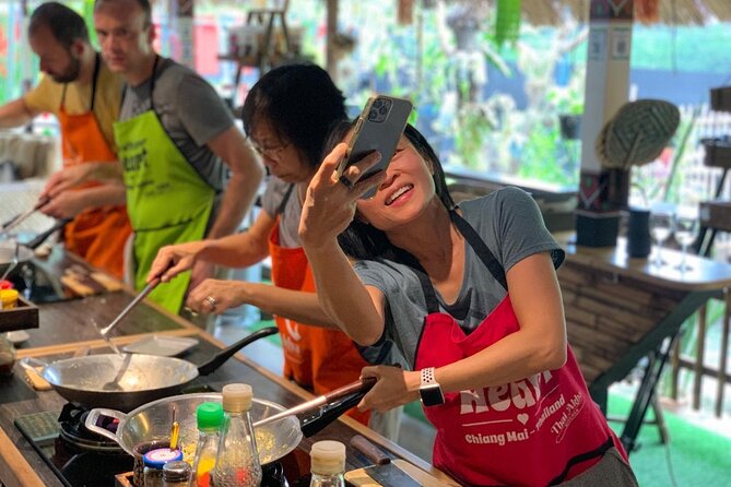 6-Hour Akha Tribe Culture and Cooking Class in Chiang Mai - The evening option trades the market for comfort