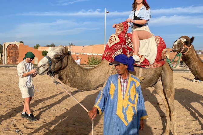 Agadir Cooking class (tajin+msemen+thé)with 1h camel ride - Cooking tajine with a local family
