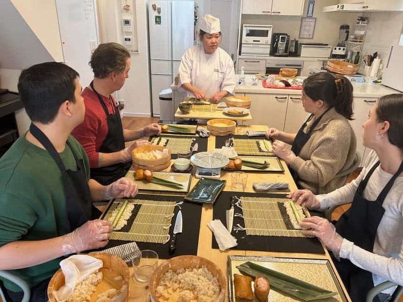 AKEMI's SUSHiKiTCHEN: A fun sushi cooking lesson in Tokyo - A Tokyo sushi lesson inside a local home