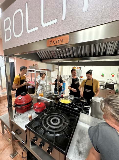Alicante:Evening Spanish Tapas Cooking Class with Live Music - Finding Bollitori near Alicante’s Central Market