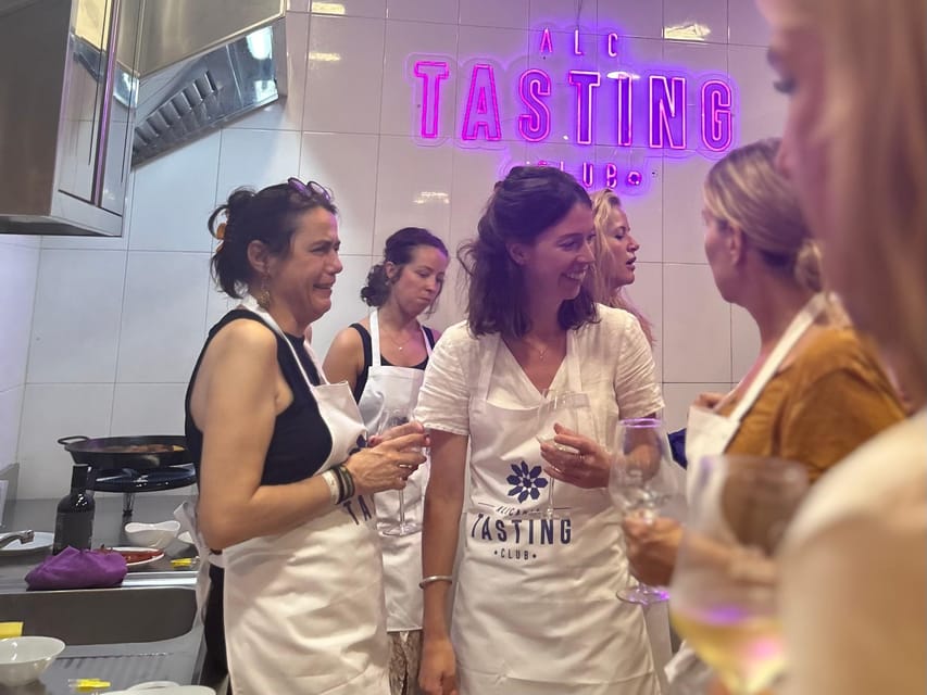 Alicante Paella Cooking Class, Tapas, Drinks and Market - The guides make the difference