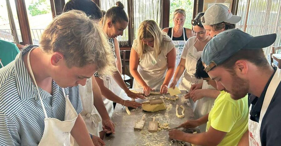 Amalfi Cooking class: tagliatelle, mozzarella and tiramisù - Local wine and a view toward Amalfi