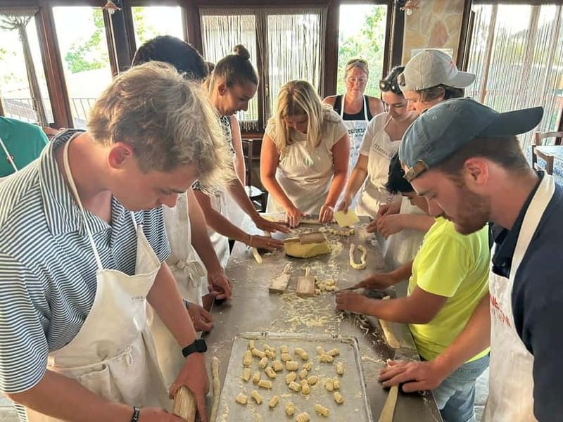 Amalfi Cooking class: tagliatelle, mozzarella and tiramisù - Fresh mozzarella and the pleasure of making lunch