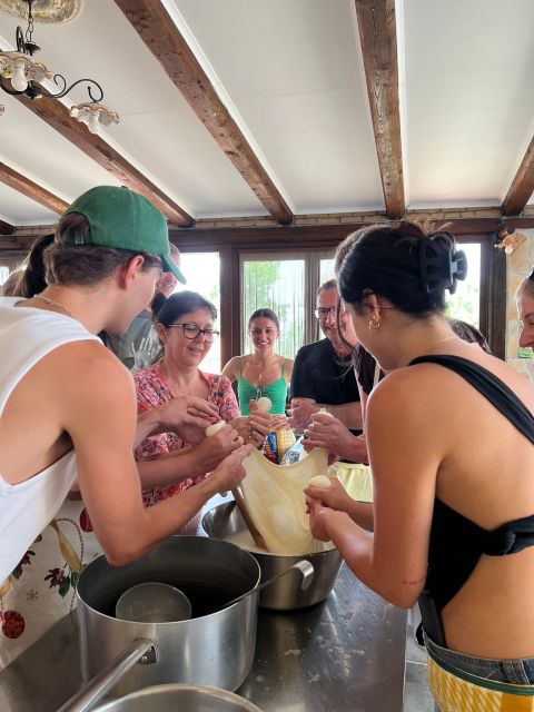 Amalfi Cooking class: Tiramisù, mozzarella and Pasta - Cooking tagliatelle in Pianillo