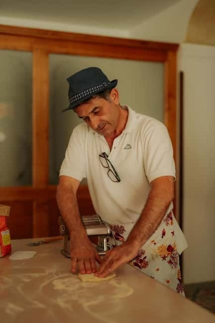 Amalfi: Tagliatelle, Mozzarella & Tiramisù Cooking Workshop - The farm meal and local wine