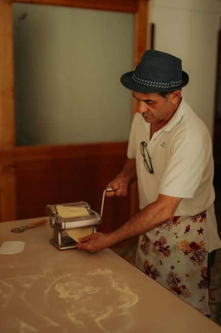 Amalfi: Tagliatelle, Mozzarella & Tiramisù Cooking Workshop - Timing, language, and practical planning