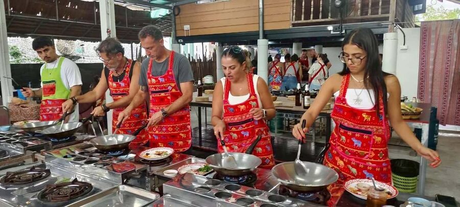 Ao Nang: Authentic Thai Local Cooking Class - Booking tips for a smoother afternoon