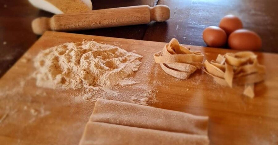 Arezzo: pasta e tiramisù cooking class organic Tuscan farm - Your arrival starts with cappuccino