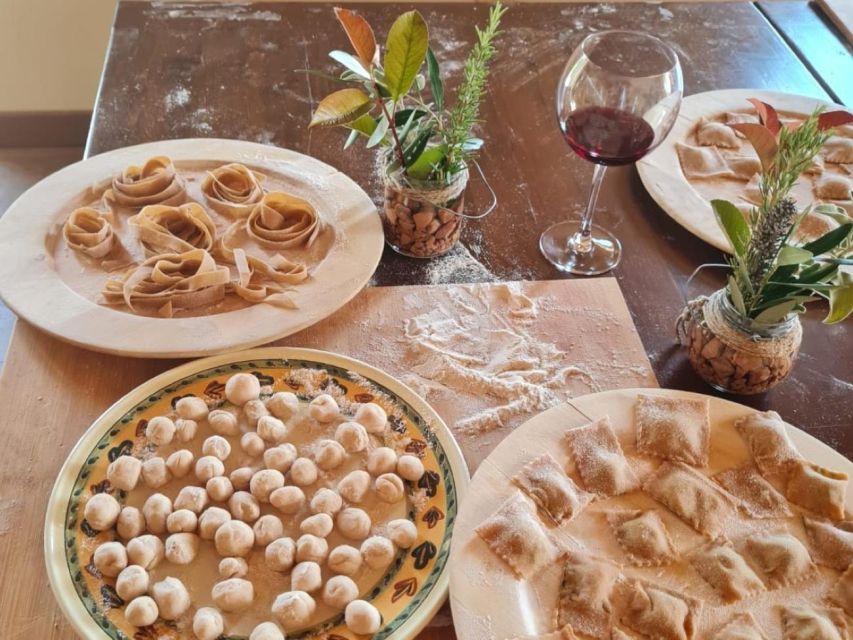 Arezzo: pasta e tiramisù cooking class organic Tuscan farm - Three pastas, three different skills