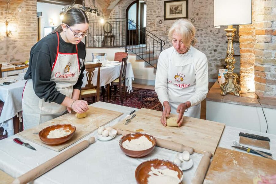 Assisi: Pasta Making Class with Mamma - Making pasta with Mamma Eleonora in Assisi