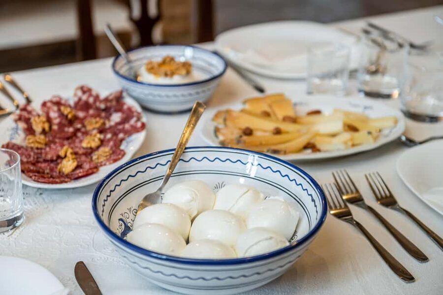 Assisi: Pasta Making Class with Mamma - The wine, aperitivo, and shared table