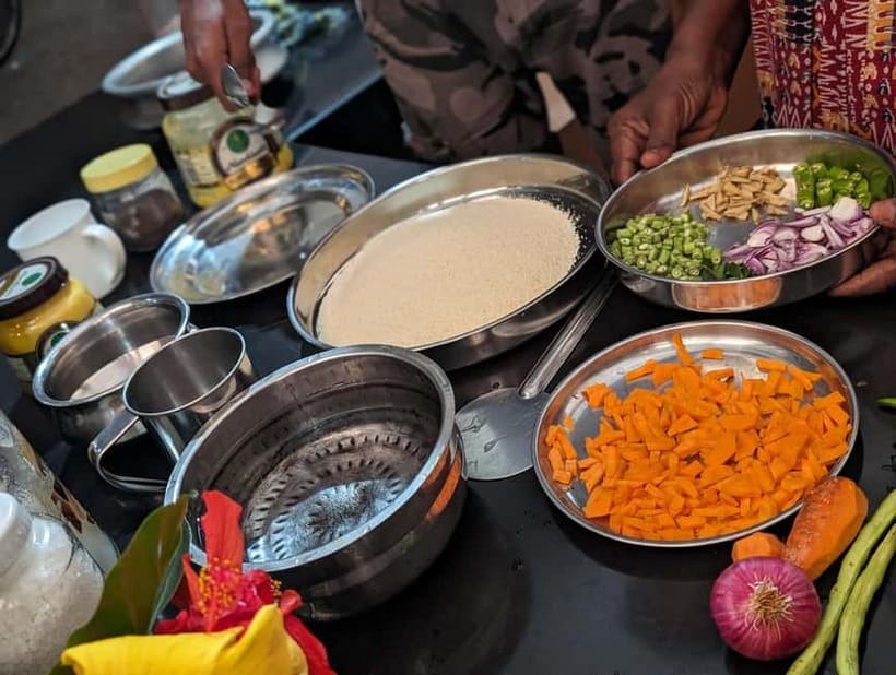 Authentic local vegetarian Kerala cooking class in Wayanad - Cooking with Sharadha in the family kitchen