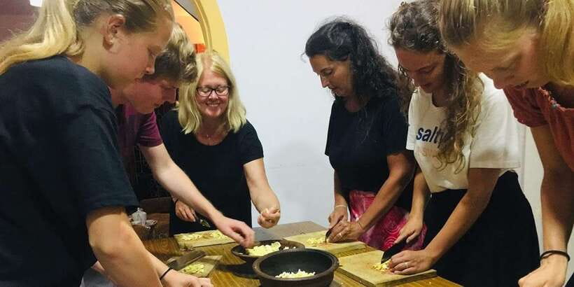 Authentic Sri Lankan Cooking Class in Kandy by Local Family - What makes the instruction useful