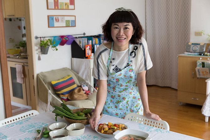 Authentic Thai Cooking Class in Bangkok with Apple & Family - A Bangkok cooking class with a family feel