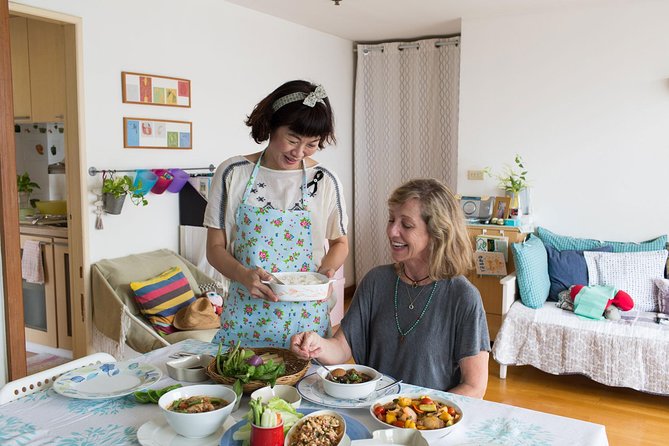 Authentic Thai Cooking Class in Bangkok with Apple & Family - What the small group size changes