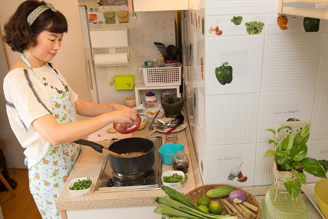 Authentic Thai Cooking Class in Bangkok with Apple & Family - How this compares with a standard Bangkok food class