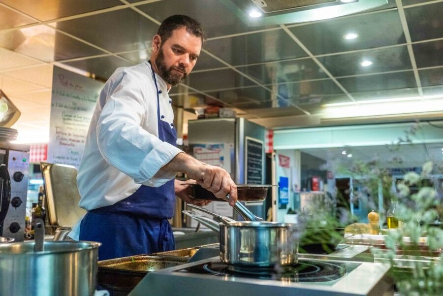 Avignon: Cooking Class and Lunch with a Local Chef - Sitting down to eat what you made