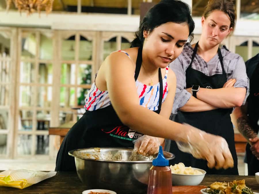Bali: Balinese Cooking Class and Market Tour - Cooking Balinese dishes with the chef