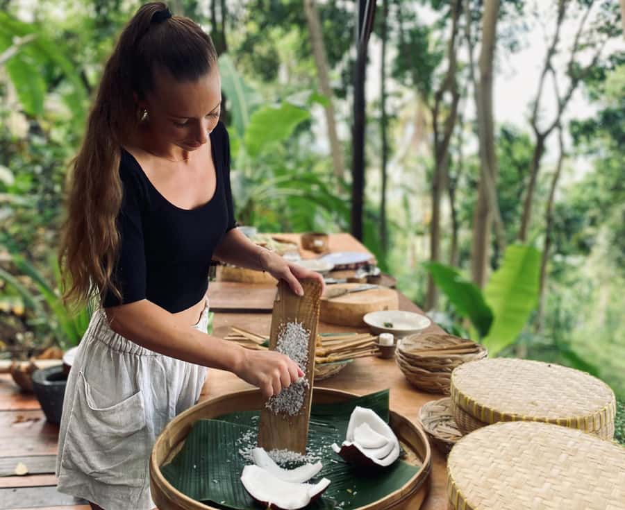 Bali: Cooking Class with 5 Balinese Dishes - Preparing five Balinese dishes from scratch
