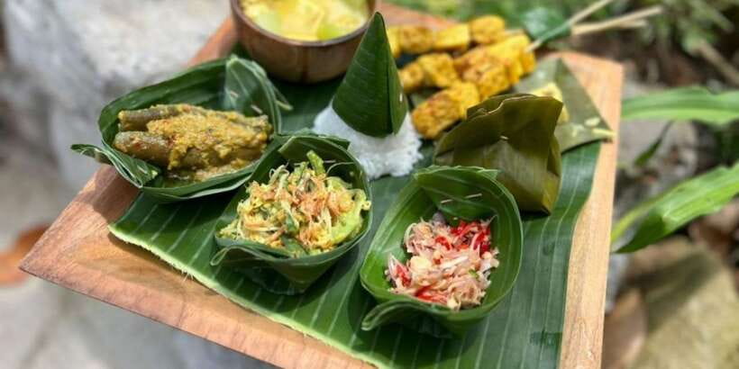 Bali: Cooking Class with Monkey Forest and Art Village Tour - Meeting artisans in Celuk