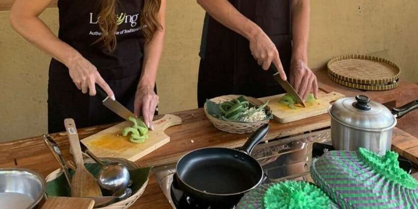 Bali: Cooking Class with Monkey Forest and Art Village Tour - Starting at the traditional market