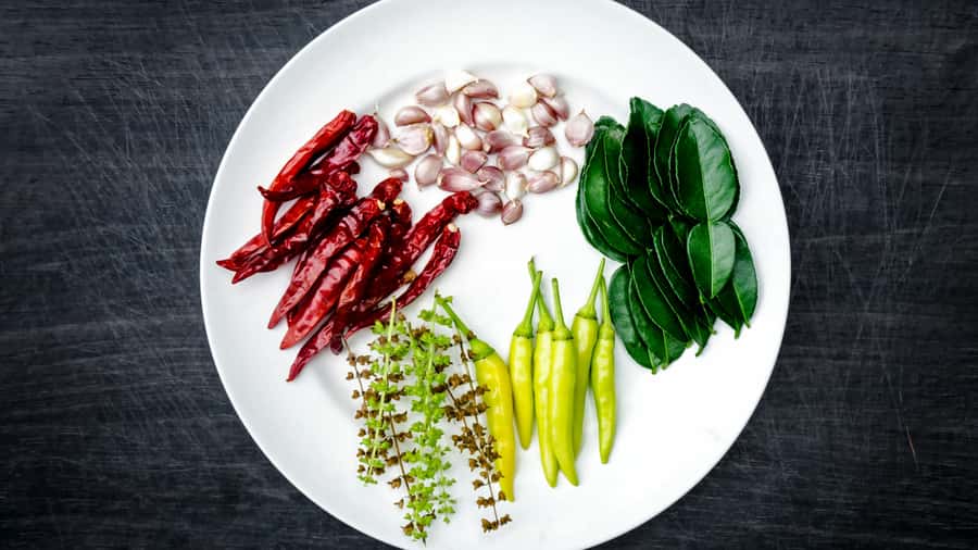 Bali: Private Balinese Cooking Class in a Family Home - A cooking class that begins at the market