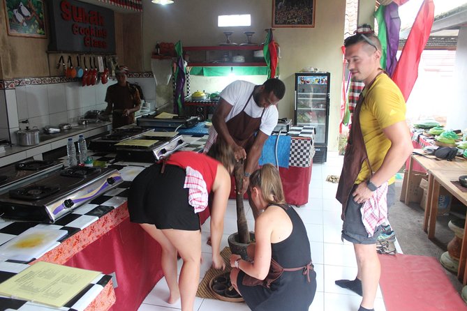 Balinese Ubud cooking school (9 Dish Cooking and Market Tour) - The teachers make the difference