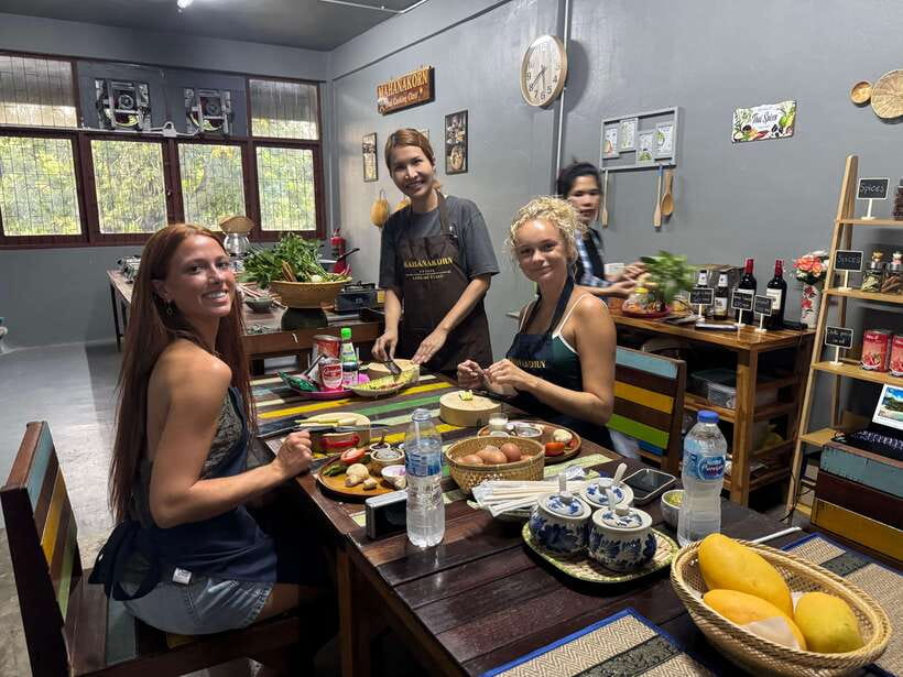 Bangkok: Authentic Thai Cooking Class with Local Host - Four dishes, not just a quick demonstration