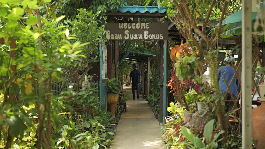 BANGKOK: Canal Tour and Cooking Fun - Wat Paknam Phasi Charoen adds a major Bangkok sight