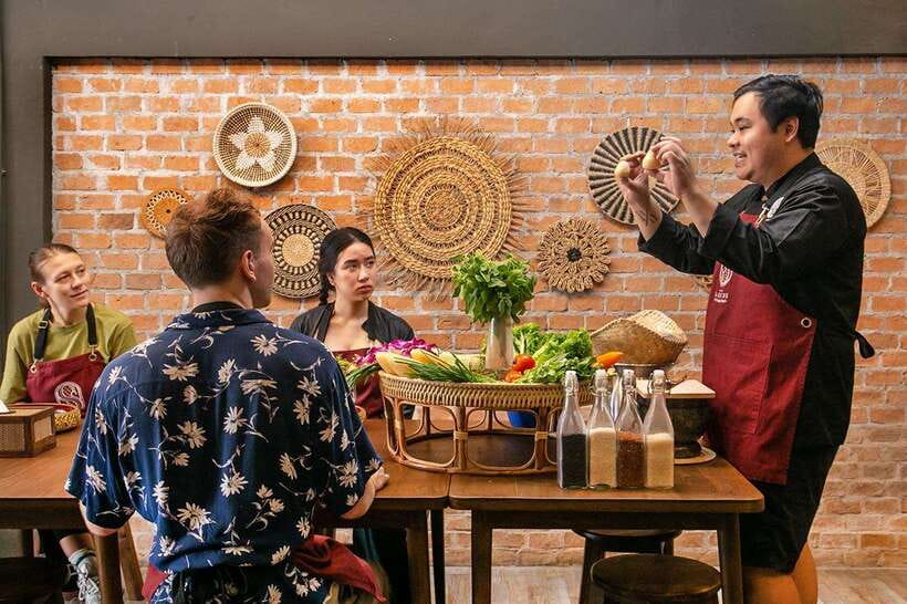 Bangkok: Cooking Class with Market Visit & Tuk Tuk Ride - Seeing Thai ingredients before you cook them