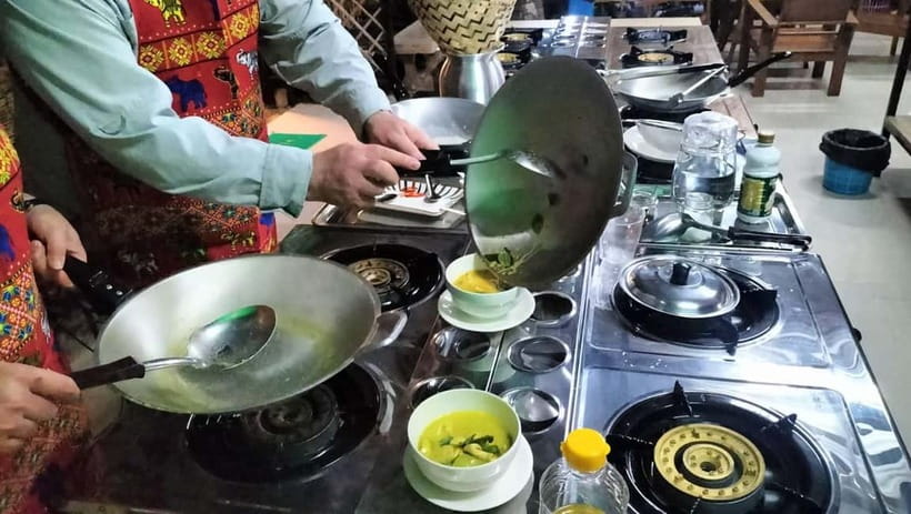 Bangkok: Favourite Thai Flavors Cooking Class by Smart Cook - Finishing with mango sticky rice
