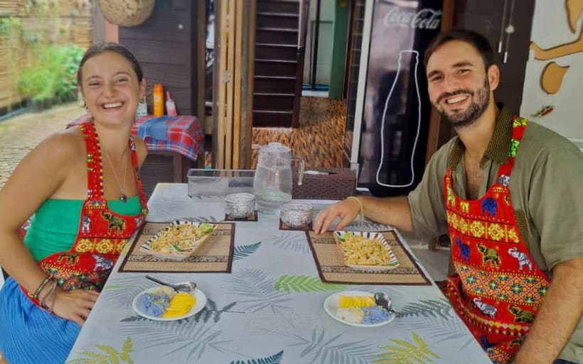 Bangkok: Favourite Thai Flavors Cooking Class by Smart Cook - What the instructors add to the experience