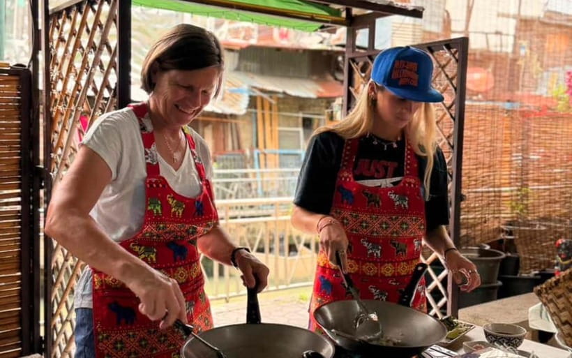 Bangkok: Favourite Thai Flavors Cooking Class by Smart Cook - Arriving at the traditional teak house