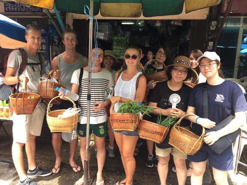 Bangkok: Hands-on Thai Cooking Class and Market Tour - Afternoon mango carving