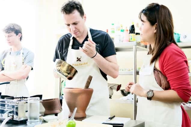 Bangkok: Maliwan Thai Cooking Class with Market Tour - Who should book this class?
