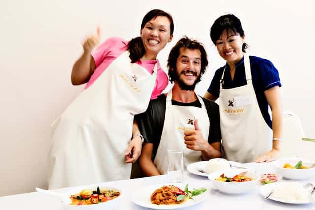 Bangkok: Maliwan Thai Cooking Class with Market Tour - A market first, then four dishes