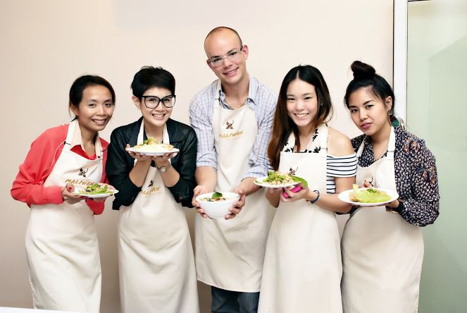 Bangkok: Maliwan Thai Cooking Class with Market Tour - Dietary needs and menu limits