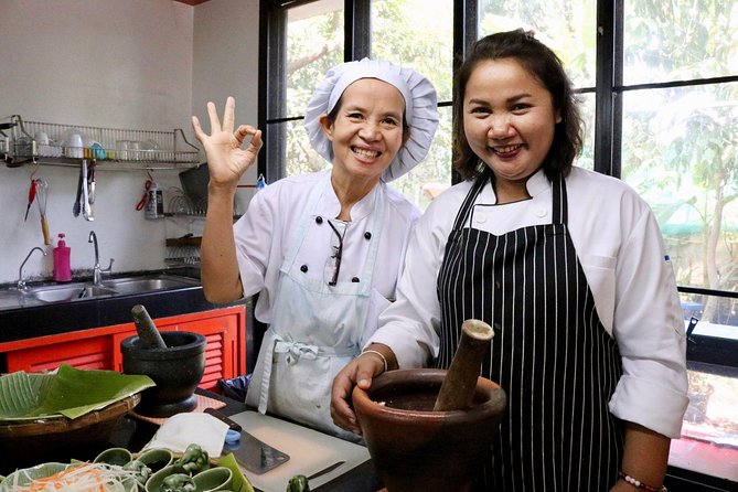Bangkok Market Tour & Thai Cooking Class with Boat Ride with Aoy - Who will get the most from Aoy’s experience