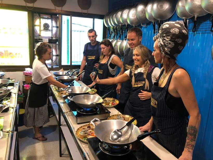 Bangkok: Tingly Thai Cooking School Half-Day Cooking Class - Four dishes, with one menu that changes