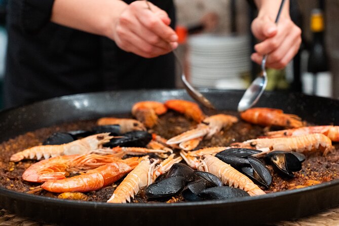 Barcelona: Black Ink Seafood Paella Cooking Class - Key points at a glance
