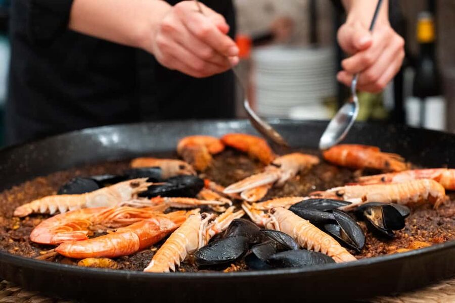 Barcelona Evening Cooking Class: 5-Course, 3 Paellas & Cava - Rotating teams keep the class active at 9:00 p.m.