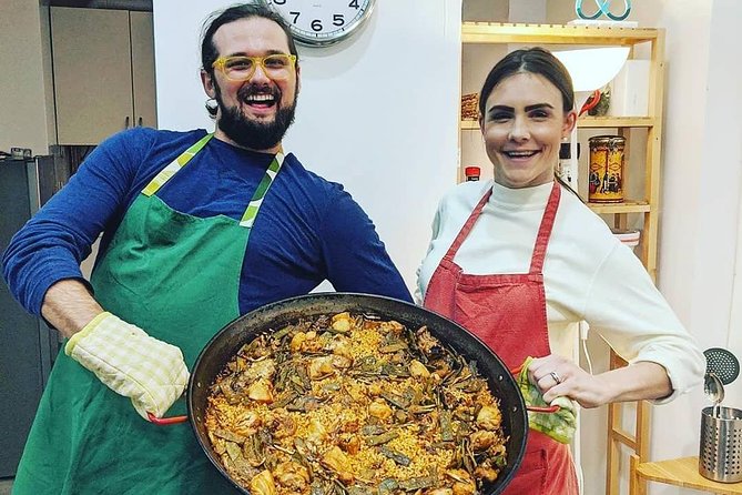Barcelona : Paella Cooking Experience + Boqueria Market Exclusive Tour - La Boqueria: shopping for the paella