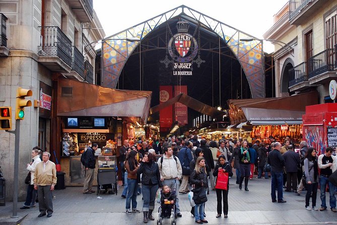 Barcelona : Paella Cooking Experience + Boqueria Market Exclusive Tour - Making sangria, tasting tapas, and sitting down to eat