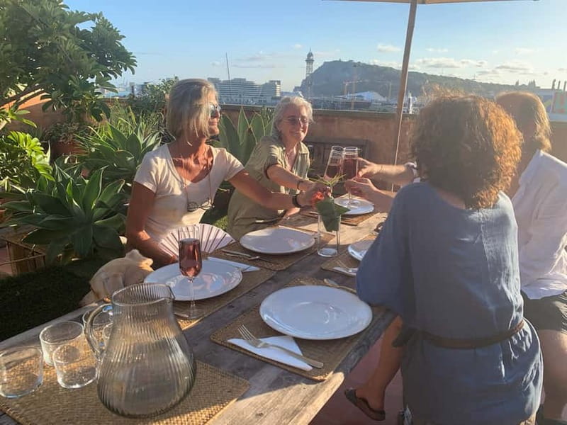Barcelona: Paella Seafood Master Cooking Class with Sangria - How the private-home format affects your decision
