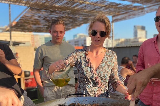 Barcelona Rooftop Paella Cooking Class with Sangria & Local Host - Learning what makes paella paella