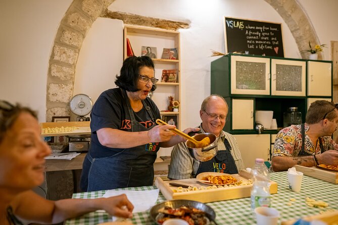 Bari Cooking Class : Traditional Focaccia & Orecchiette - How personal is the class?