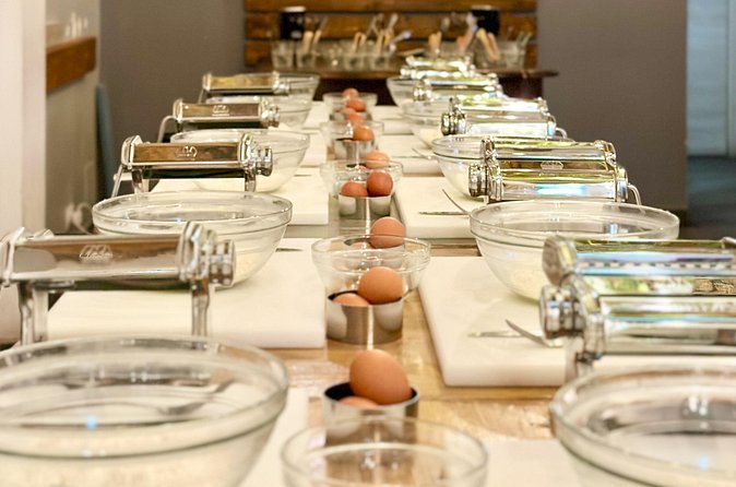 Bari: Pasta and Tiramisu Cooking Class with Wine - Shaping ricotta and spinach ravioli